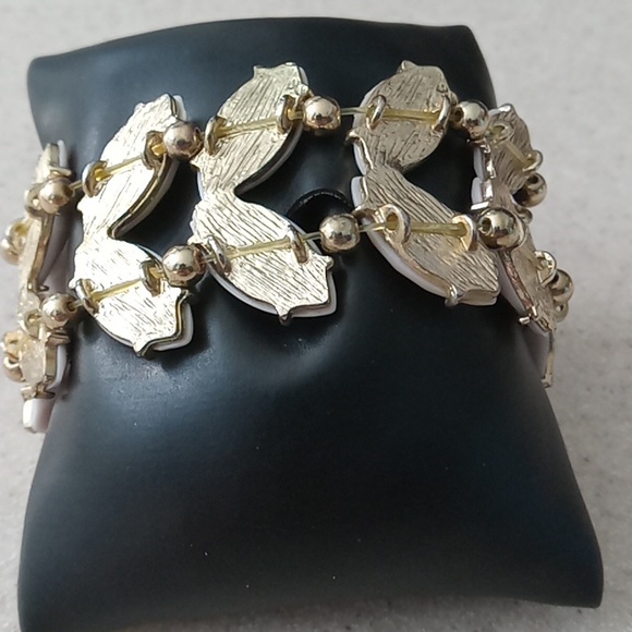 Vintage Goldtone Stretch Bracelet - Picture 5 of 5